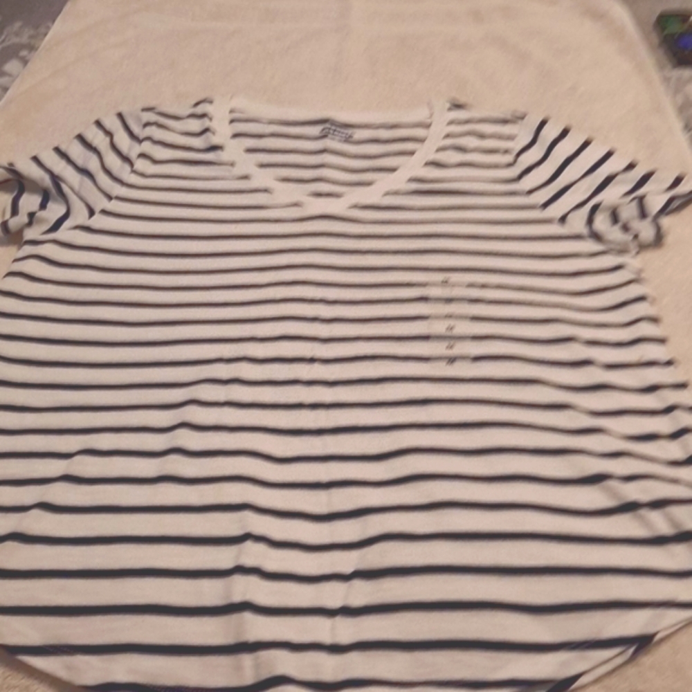 Old Navy white and blue 👚